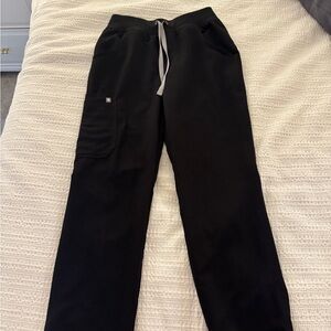 Figs Kade Cargo Women’s Black Straight Leg Scrub Pants